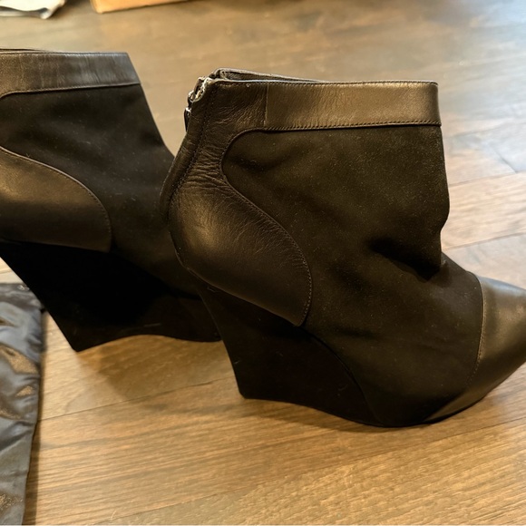 Rock & Republic Black Wedge Shoes - Picture 3 of 4